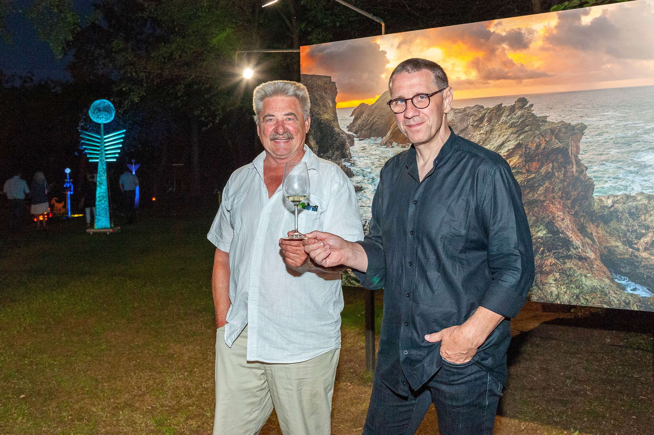 Landschaftsfotograf Reinhard Podolsky und Designer Fritz Gall – eine spannende Kombination für eine Ausstellung jeden Freitag im Juli in Burgschleinitz © Vera Popp